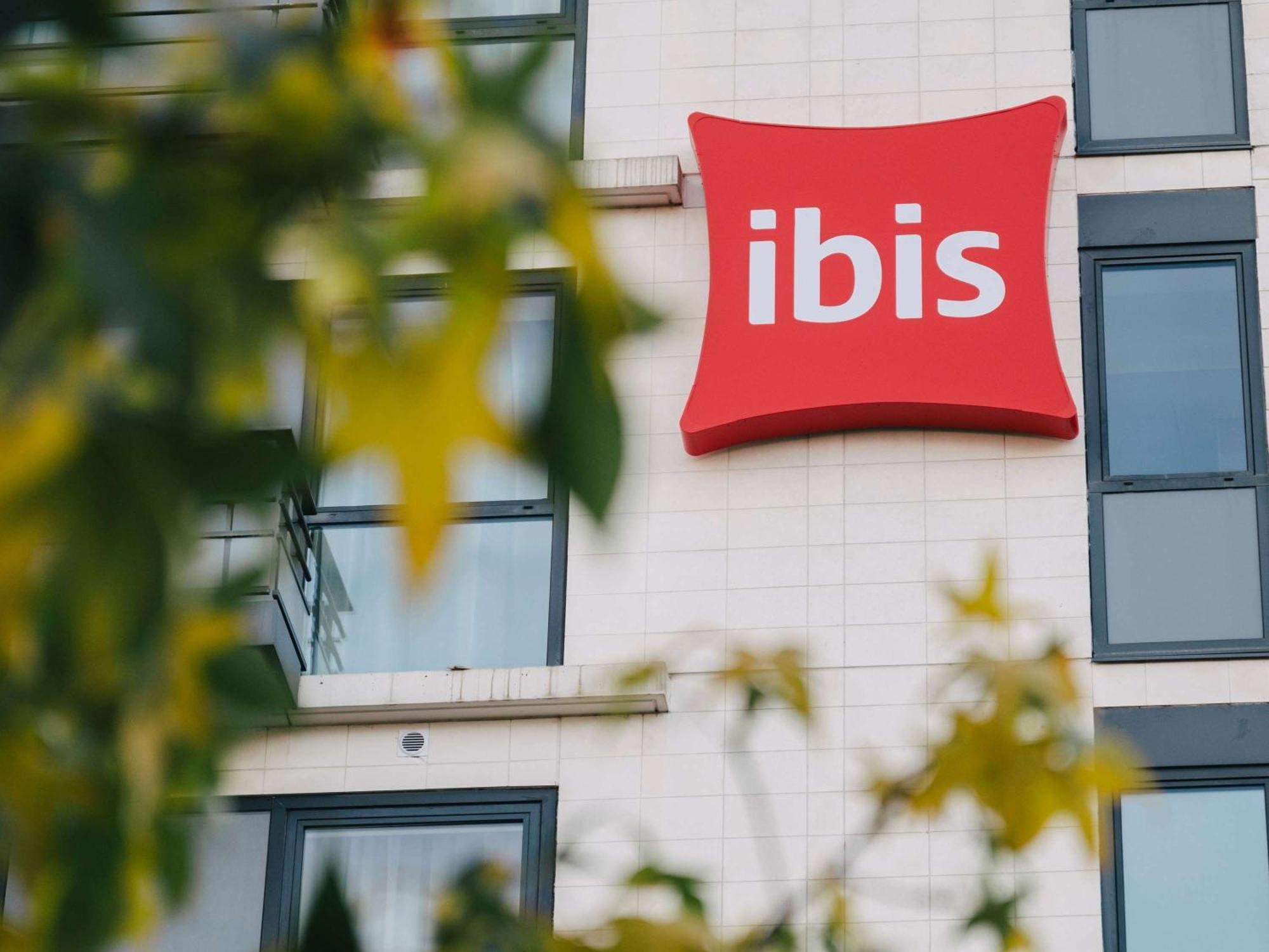 Отель Ibis Rouen Centre Rive Droite Pasteur Экстерьер фото